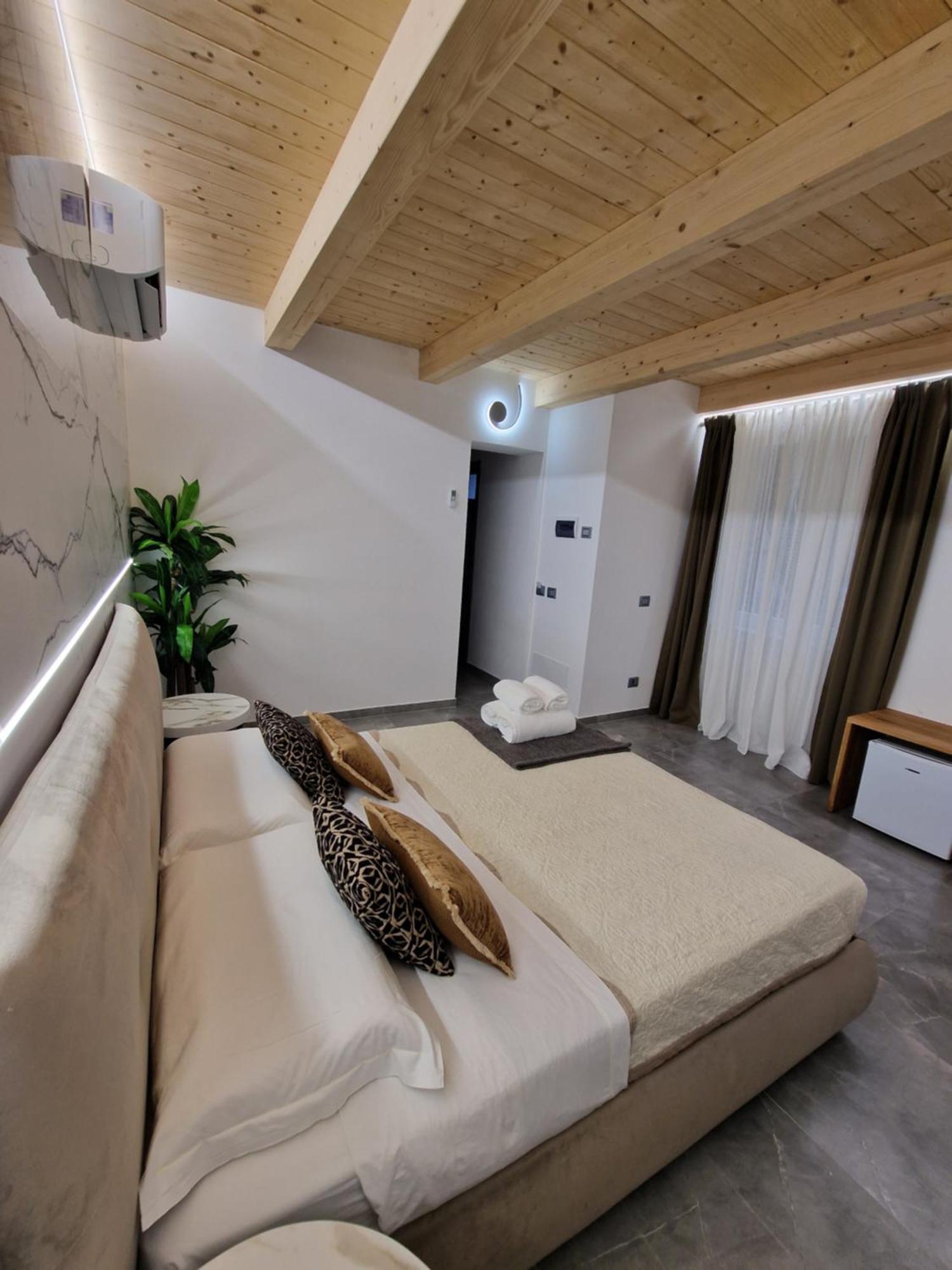 Marla Rooms 斯培西亚 外观 照片